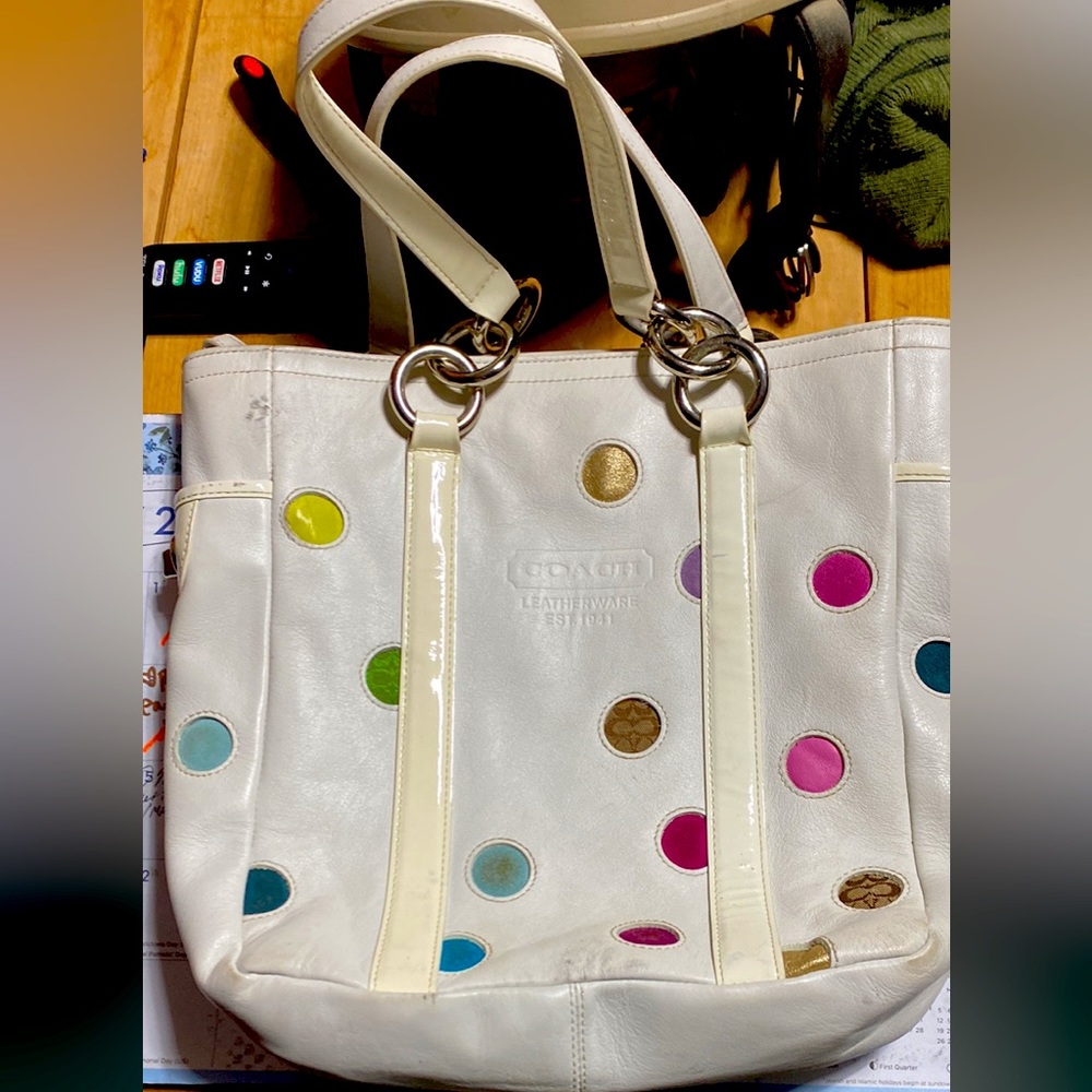 COACH POCKET BOOK LIKE BRAND NEW HARDLY USED